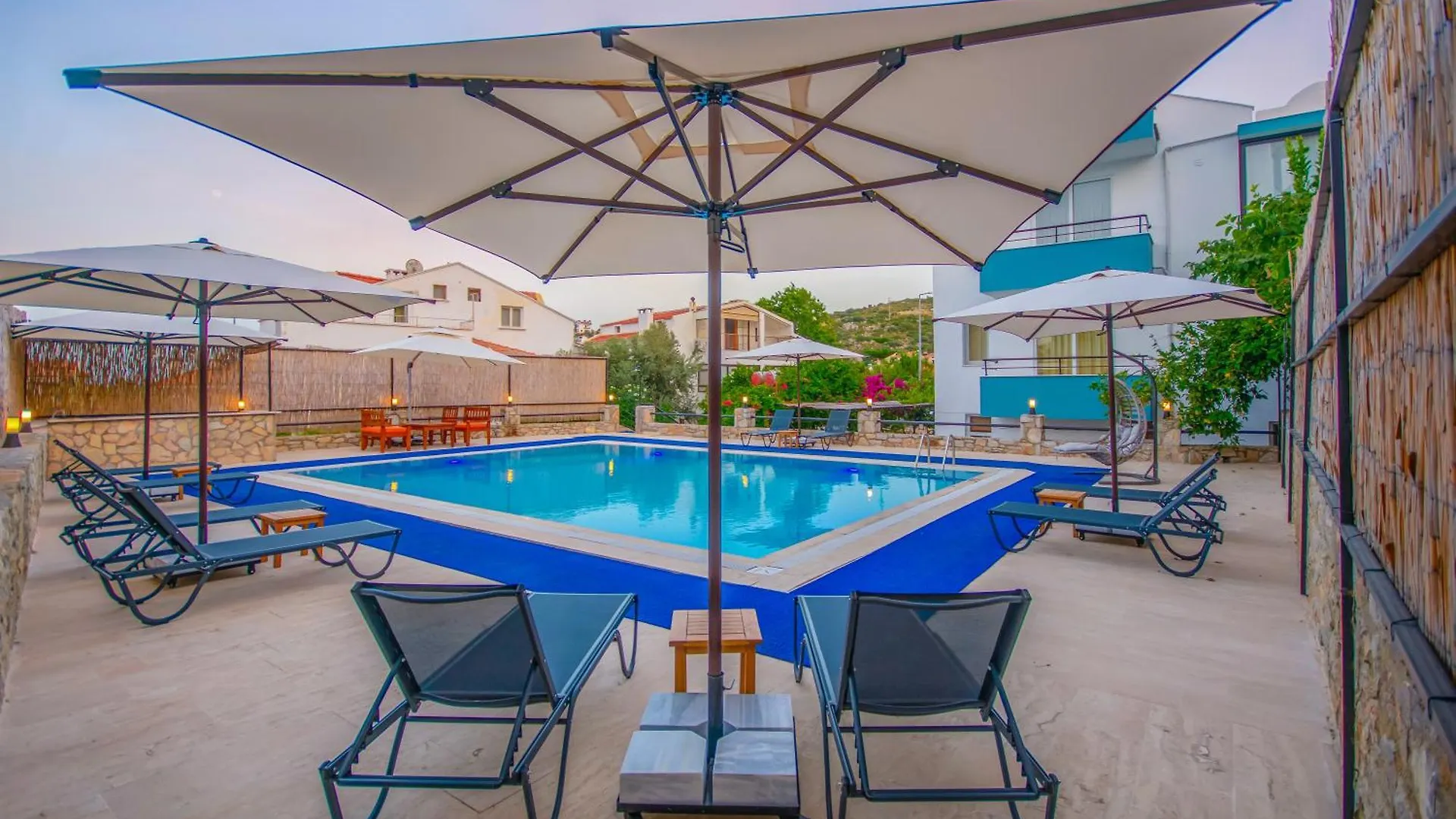 Oezguem Suite Otel 达特恰