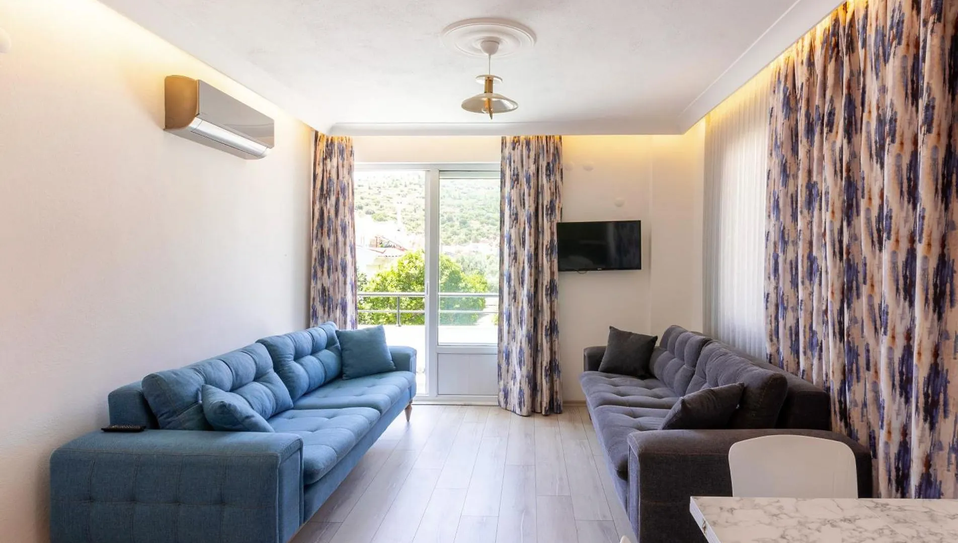 Oezguem Suite Otel Datca