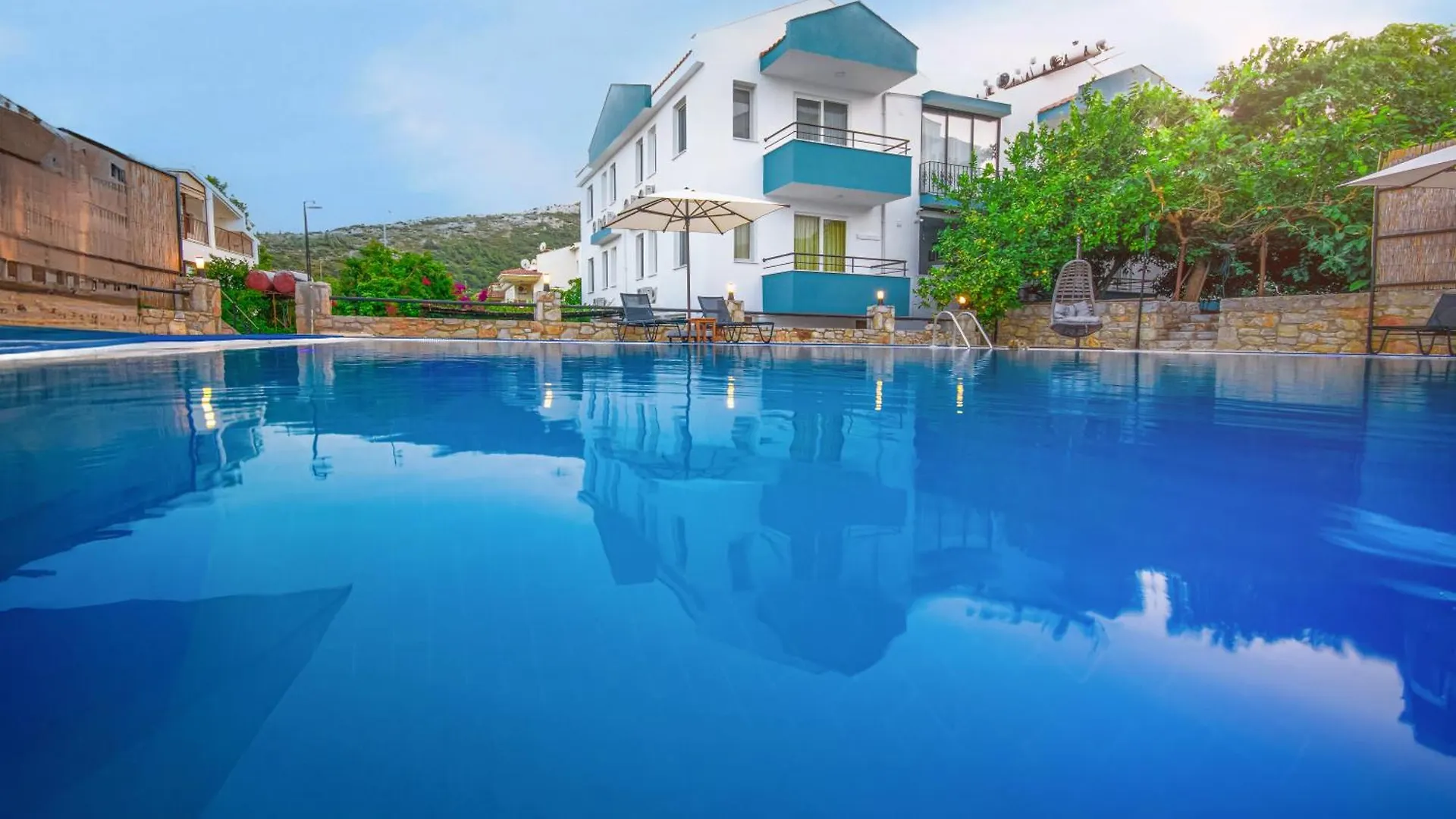 Oezguem Suite Otel Datca