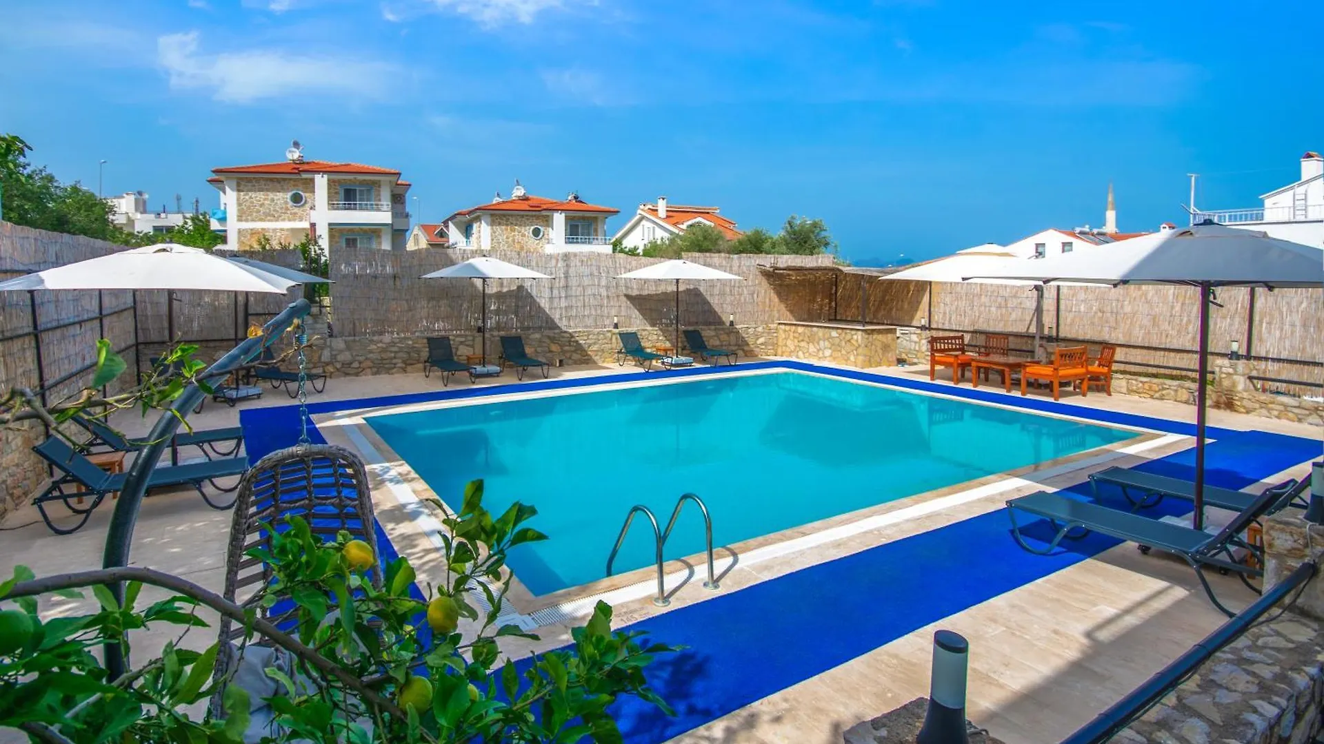 Oezguem Suite Otel Datca 0*,